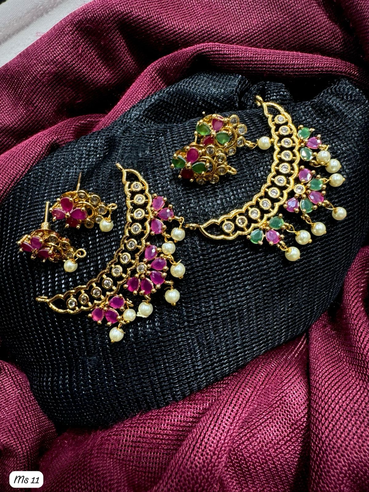 Elegant Kemp Stone Traditional Ruby & Emerald Pendant With Pearl Drops Studs